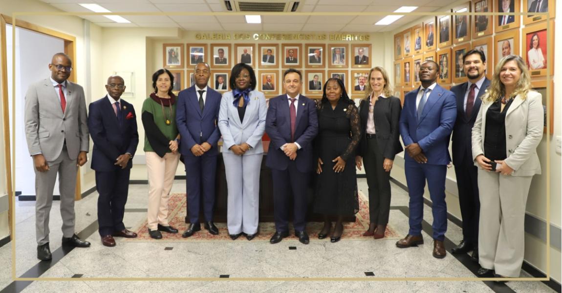 Imagem da notícia - Diretor-geral recepciona visita da delegação do Egrégio Tribunal Constitucional de Angola à EMERJ