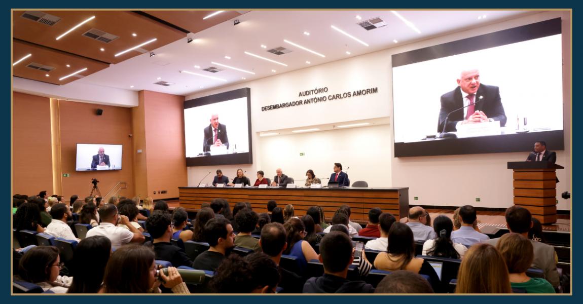 Foto: Mesa da Aula Inaugural do Curso de Especialização em Direito Público e Privado.