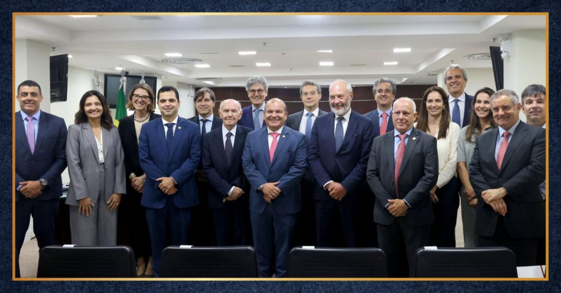 Foto: banner com os integrantes do seminário Diálogos Institucionais sobre a Advocacia Pública: Experiências Ítalo-brasileiras.
