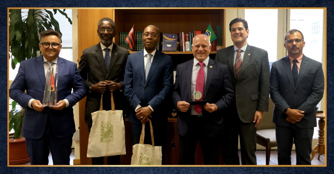 Imagem da notícia - EMERJ recebe delegação de Angola para visita institucional
