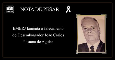 Foto: cartaz com nota de pesar da EMERJ e foto do desembargador Pestana de Aguiar.