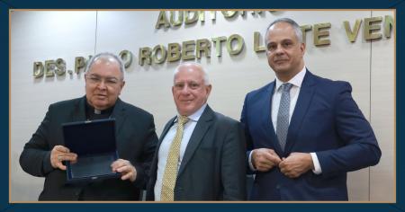 Foto: Cardeal Orani João Tempesta em palestra na EMERJ