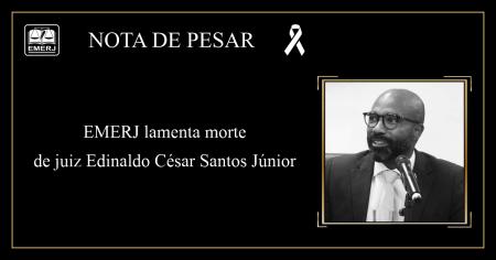 Foto: cartaz com nota de pesar da EMERJ sobre o falecimento do juiz Edinaldo César Santos Júnior.