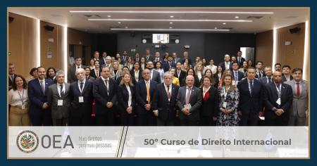 Foto: Diretor-geral da EMERJ, desembargador Cláudio Luís Braga dell'Orto, acompanhado dos organizadores do 50º Curso de Direito Internacional da OEA.