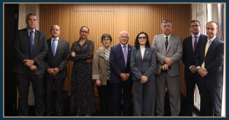 Foto: Diretor-geral da EMERJ, desembargador Cláudio Luís Braga dell’Orto, acompanhado dos demais participantes da aula inaugural.