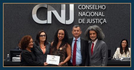 Imagem da notícia - Membra do Conselho Consultivo e Magistrada Supervisora de Pedagogia e Ensino da EMERJ recebe prêmio no CNJ por iniciativa do TJRJ