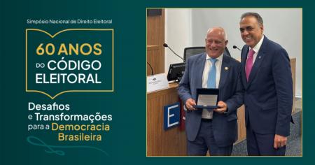 Imagem da notícia - Diretor-geral da EMERJ recebe homenagem da Andes
