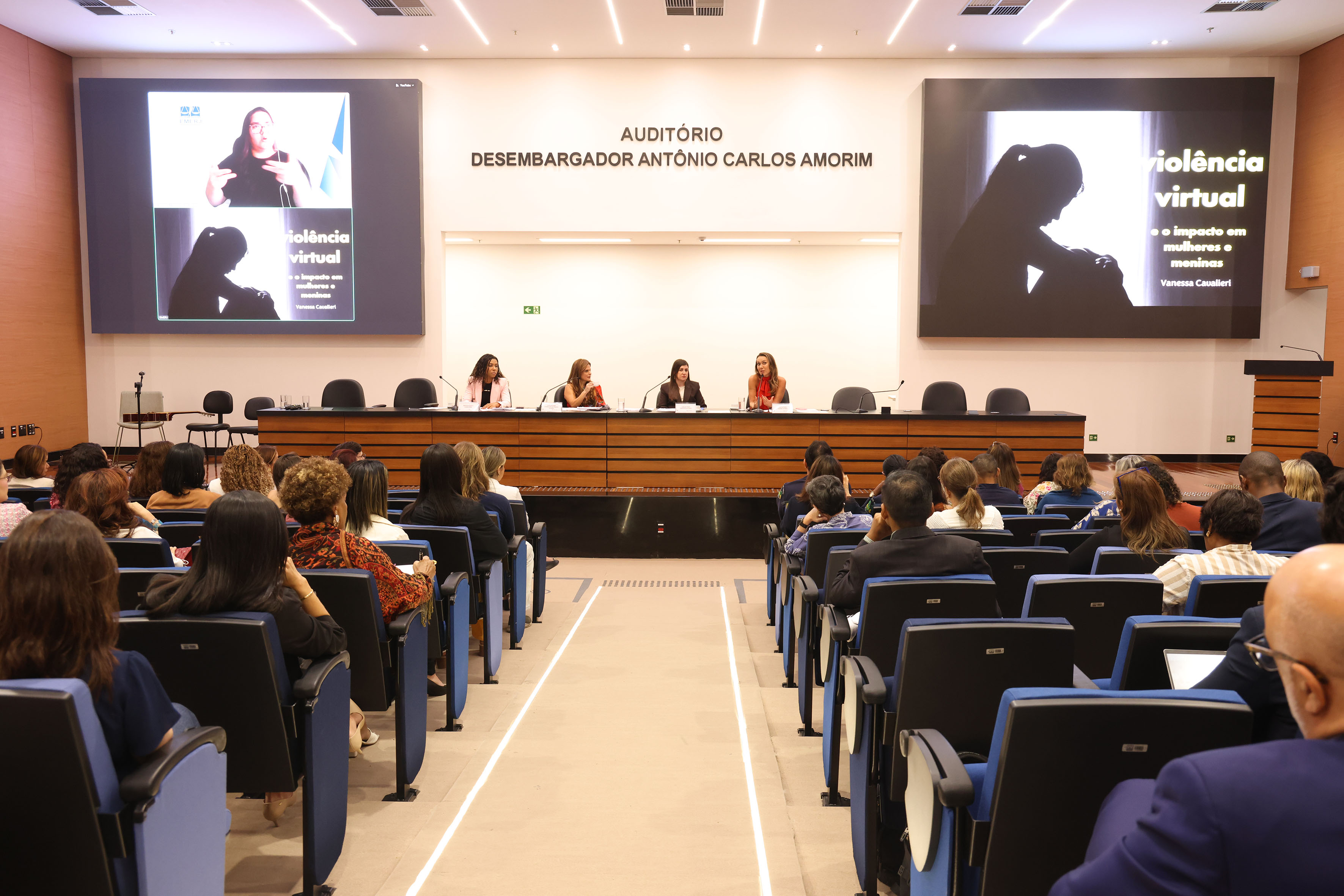1º Painel:  O Impacto da Violência Cibernética na Vida de Mulheres e Meninas